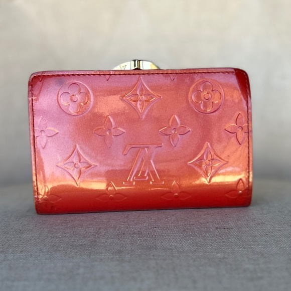 Louis Vuitton LV Red Vernis Kisslock Compact Wallet - Picture 3 of 7